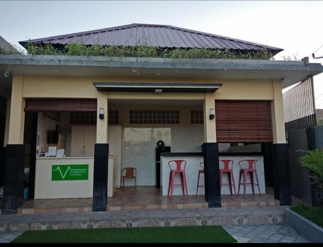 V Canggu Dormitory Zewnętrze zdjęcie